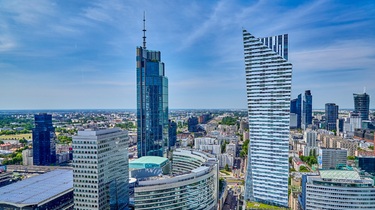 Vue de la ville de Varsovie, de son centre-ville et des banlieues. Vue en plongée du toit du centre scientifique de Varsovie en Pologne, en Europe.