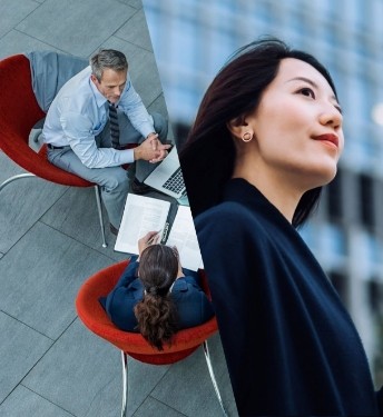 Image composite d'un groupe de personnes en réunion autour d'une table (à gauche) et d'une jeune femme d'affaires asiatique regardant devant elle avec le sourire, un téléphone intelligent à la main (à droite).