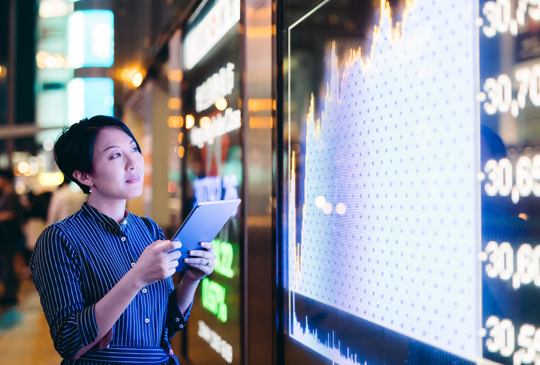 Person viewing financial graph on computer that suggests fluctuating currencies.