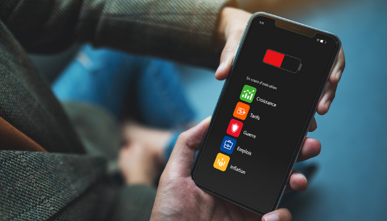 Un téléphone montrant différentes options économiques.