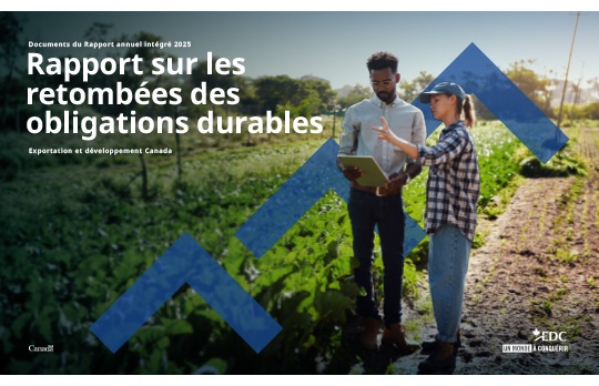 Couverture du Rapport sur les retombées des obligations durables. Deux personnes consultent une tablette debout dans un champ, avec un texte superposé indiquant « Rapport sur les retombées des obligations durables »
