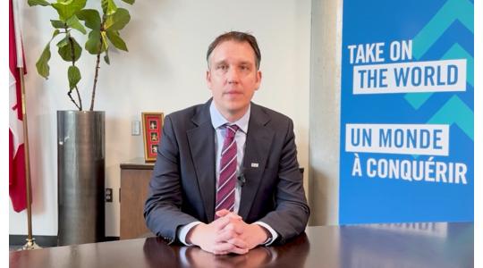 Image fixe de Scott Moore, vice-président exécutif, finances et directeur financier